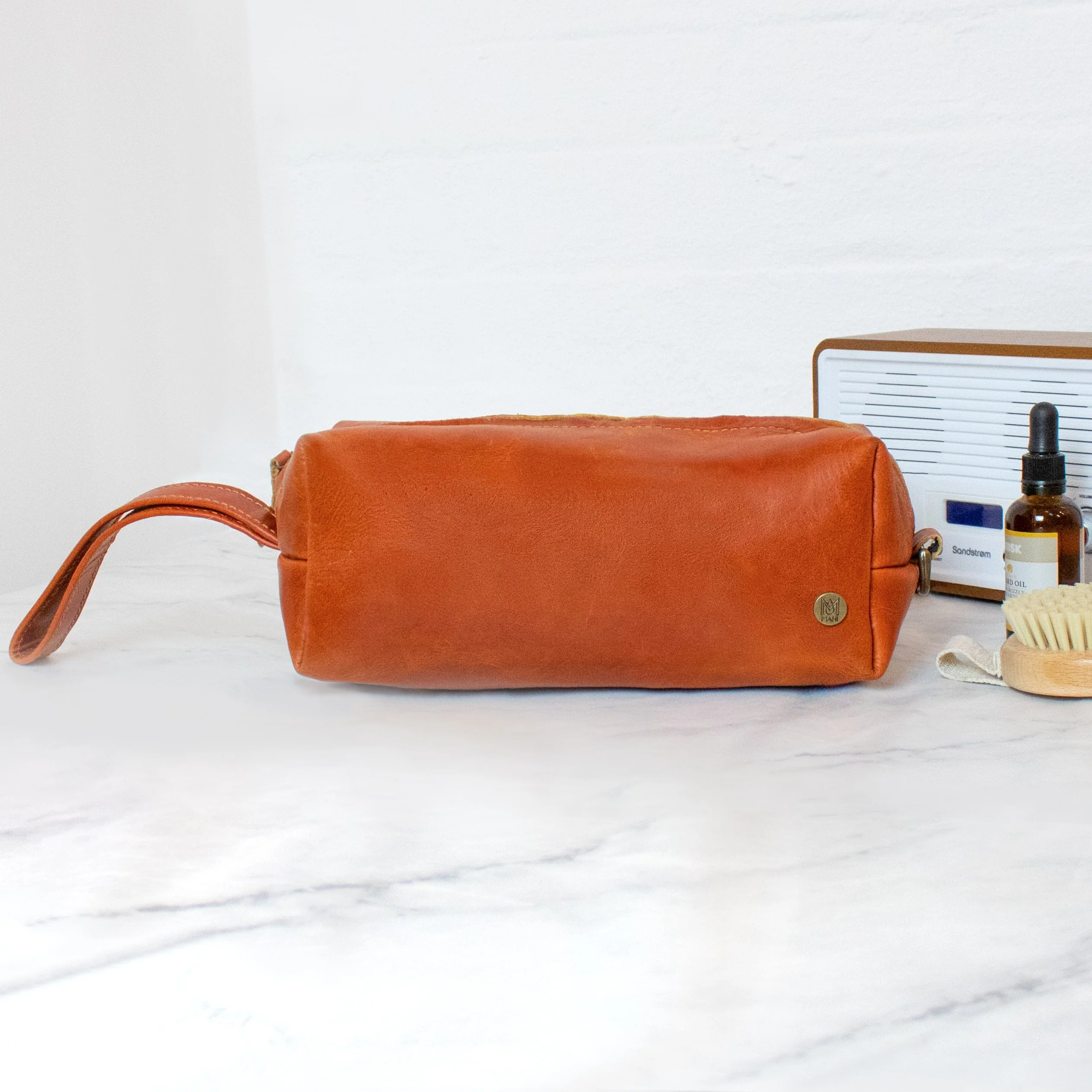 The Classic Wash Bag (Tan) - Image 2