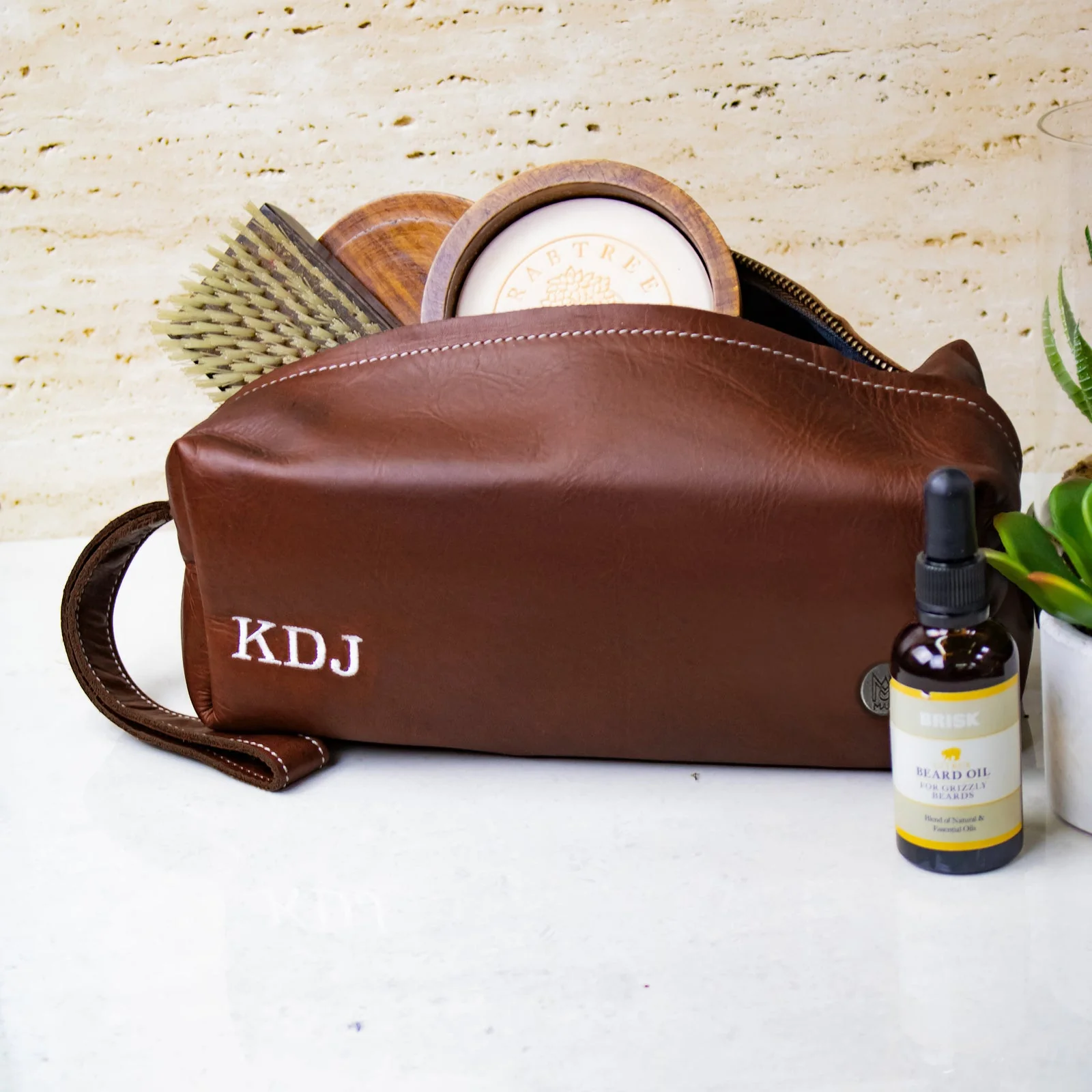 The Classic Weekender and Wash Bag gift set - Image 5